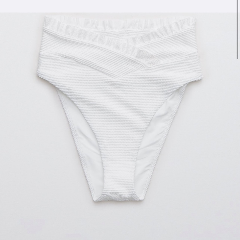 NWOT Aerie Textured Ruffle Crossover Bottom